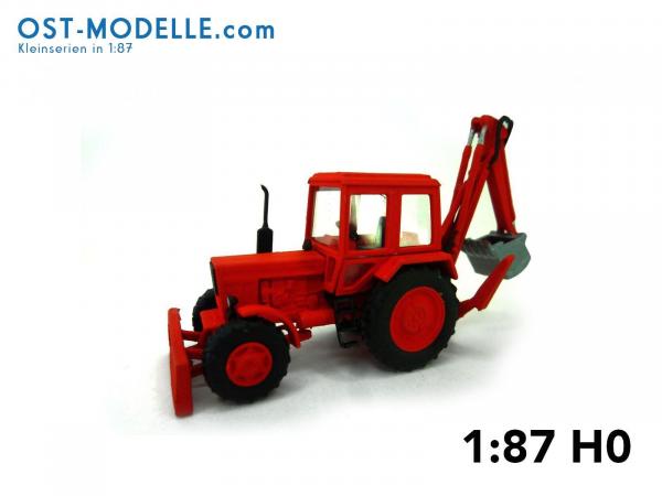 Traktorbagger MTS-82 Schiebeschild – rot Fahrstellung